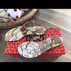 Tory Burch logo thong flats size 5 nude/tan color